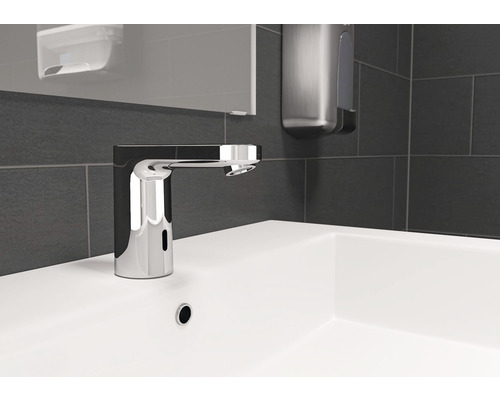 Bezkontaktní umyvadlová baterie na umyvadle