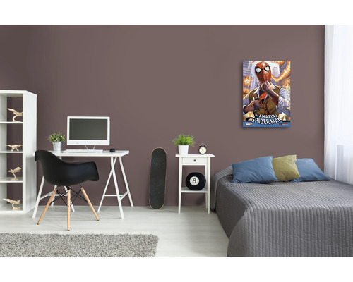 Dekorativní nástěnný obraz s motivem Spider-Mana v pokoji.
