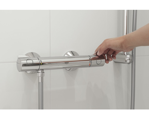 Logo Grohe. Nástěnná sprchová armatura s rukou.