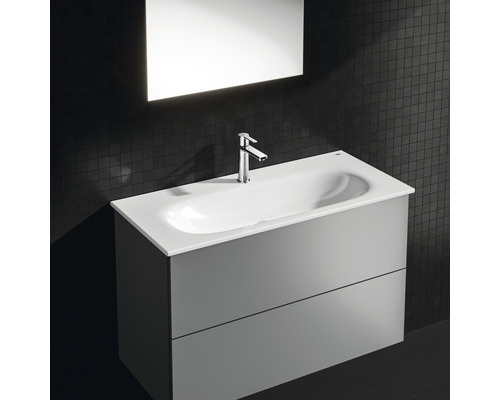 Umyvadlo se dvěma zásuvkami, baterií a zrcadlem do koupelny