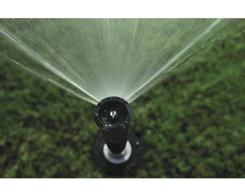 Zavlažovací systém s funkčním vodním postřikovačem