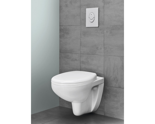 Závěsné WC s ovládacím panelem v koupelně