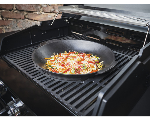 Wok se zeleninou na grilu
