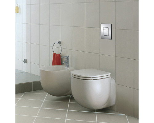 Koupelna se závěsným WC, bidetem a ovládacím panelem