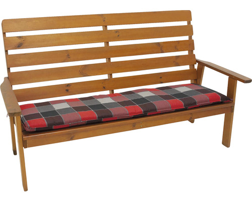 Dřevěná zahradní lavice s kostkovaným polštářem