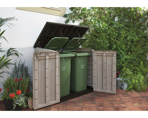 Plastový kontejner na odpad s dvěma odpadkovými koši na zahradě