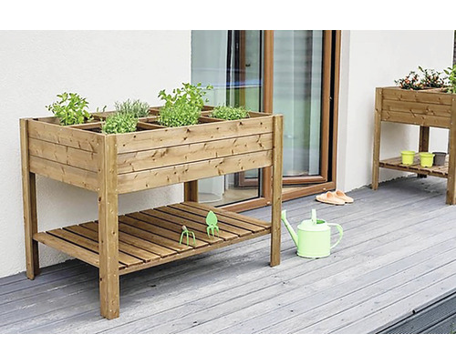 Dřevěný vyvýšený záhon s policí do zahrady nebo na terasu.