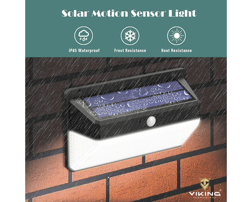 Solární světlo s pohybovým senzorem na cihlové zdi