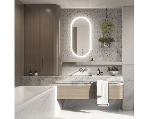 Koupelna s umyvadlem, zrcadlem s osvětlením, baterií a vanou