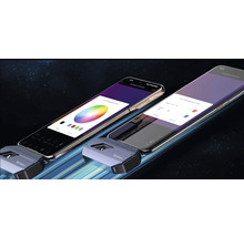Dva smartphony s připojenými termokamerami pro měření teploty.