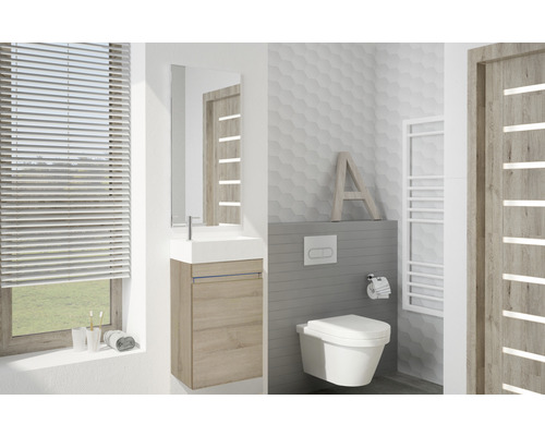 Moderní koupelna s umyvadlem, zrcadlovou skříňkou, toaletou a radiátorem