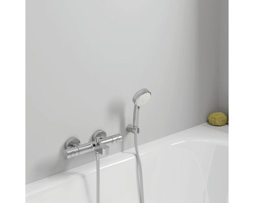 Nástěnná sprchová baterie s ruční sprchou na okraji vany