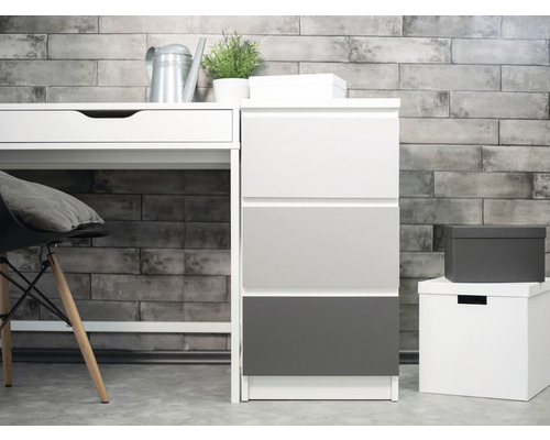 Psací stůl se zásuvkovým prvkem a úložnými boxy v pokoji