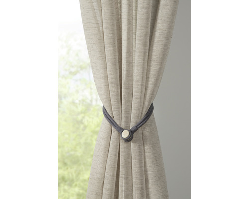 Záclona se šedou páskou na závěsy