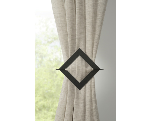 Ozdobný závěs s držákem na závěsy ve tvaru diamantu.