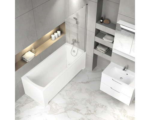 Koupelna s vanou, sprchovou zástěnou a umyvadlem