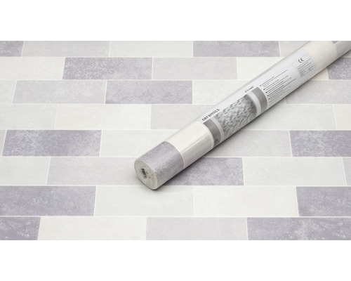 Role s keramickým obkladem stěn na kamenné tapetě