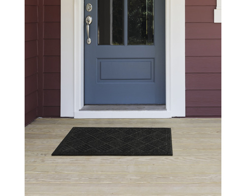 Rohožka před vchodovými dveřmi na verandě