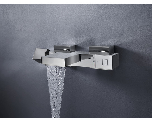 Nástěnná vodovodní baterie s tekoucí vodou