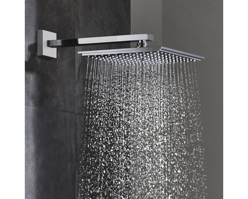 Čtvercová sprchová hlavice s vodními paprsky