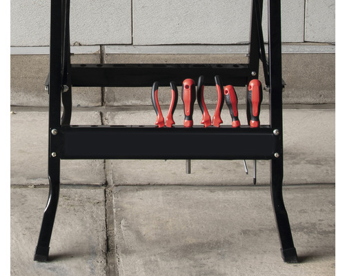 Pracovní stůl se šroubováky