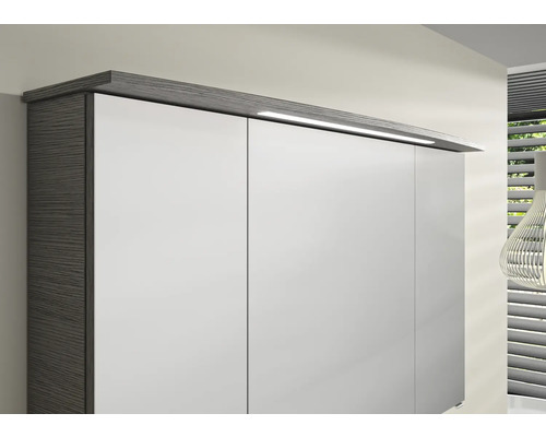 Detailní pohled na skříň s osvětlením