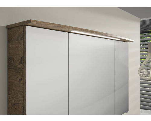 Detail skříně s osvětlením