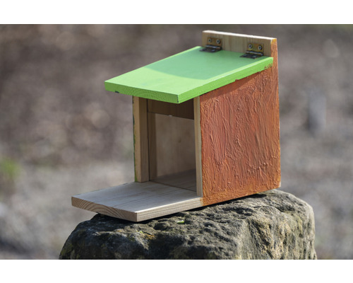 Dřevěná ptačí budka pro netopýry s otevřenou střechou