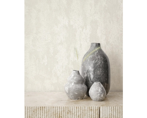 Dekorativní šedé kamenné vázy na stole