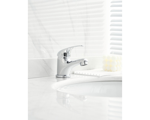 Umyvadlová baterie v koupelně