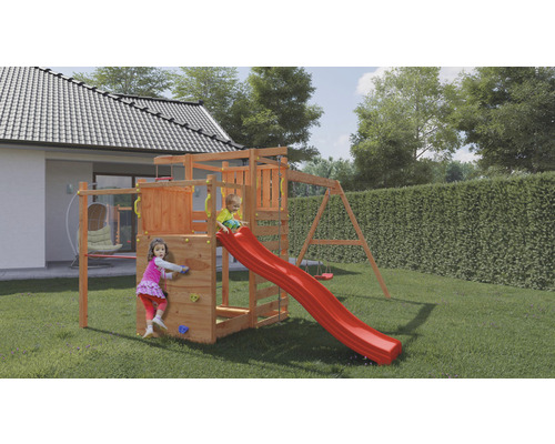 Hřiště na zahradě s lezeckou stěnou, skluzavkou a houpačkou