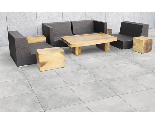 Zahradní nábytek se sedací soupravou a dřevěným stolem