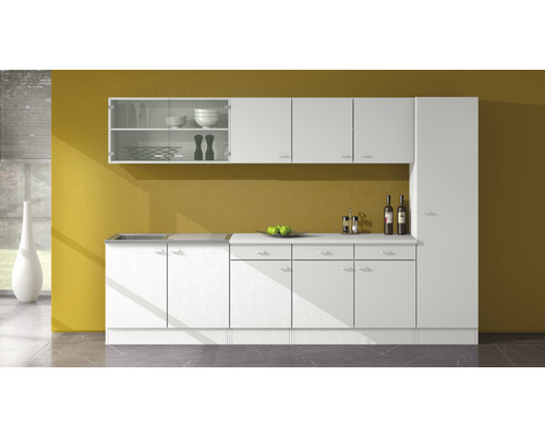 Kuchyňská linka s dřezem, spodními skříňkami, horními skříňkami a vysokou skříní