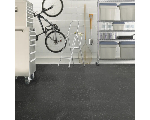 Garáž s kolem, skříňkou na nářadí, žebříkem, regálem a podlahovou krytinou