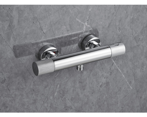 Termostatická nástěnná baterie pro montáž na stěnu v koupelně