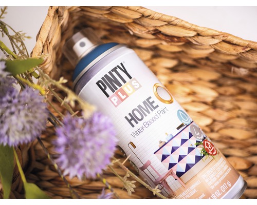 Pinty Plus Home vodou ředitelná barva v košíku s květinami