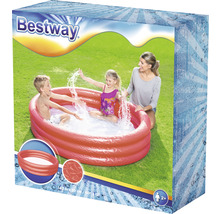 Balení dětského bazénku Bestway s dětmi na zahradě