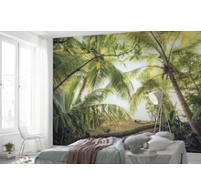 Ložnice s fototapetou s motivem palem pro tropickou atmosféru