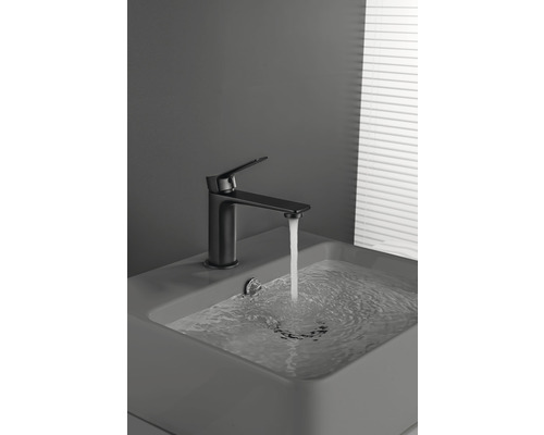 Umyvadlová baterie s kohoutkem a plným umyvadlem