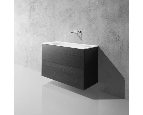 Skříňka pod umyvadlo se dvěma zásuvkami a umyvadlem na desku v moderní koupelně