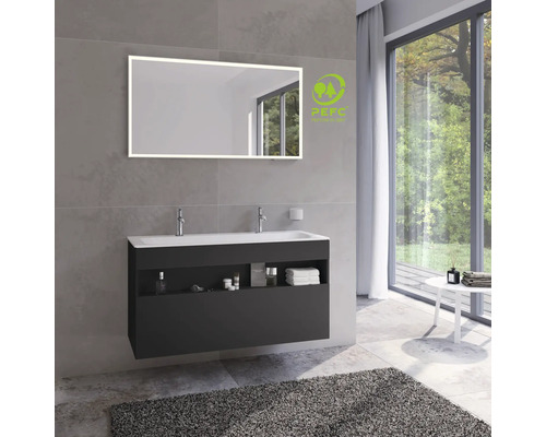 Moderní koupelna s umyvadlovou skříňkou, dvojitým umyvadlem a osvětleným zrcadlem a pečetí PEFC