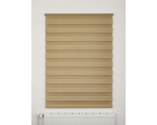Béžová roleta duo před stěnou