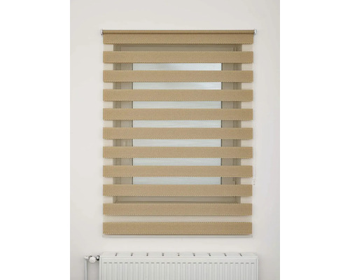 Okenní roleta s vodorovnými pruhy pro regulaci světla