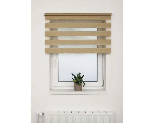 Okno s dvojitou roletou pro regulaci světla