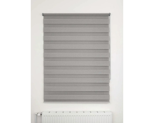 Šedá roleta duo v okně