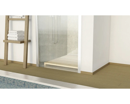 Koupelna se sprchou, žebříkem na ručníky a dlažbou.