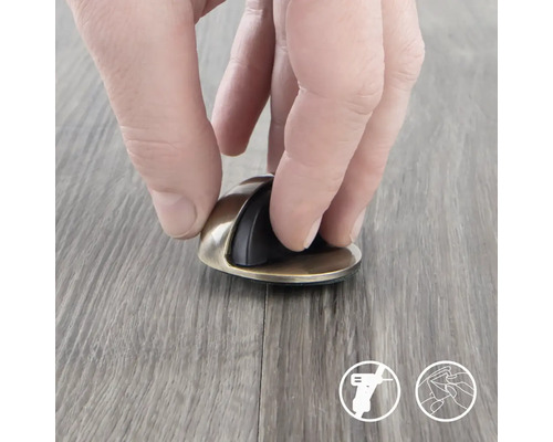 Magnetický dveřní doraz je připevněn k podlaze.