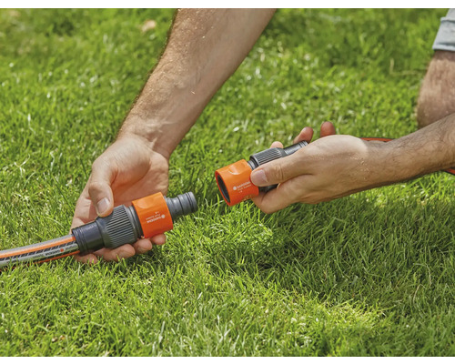 Spojují se dvě zahradní rychlospojky