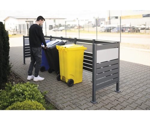 Kryt na popelnice s osobou a popelnicemi