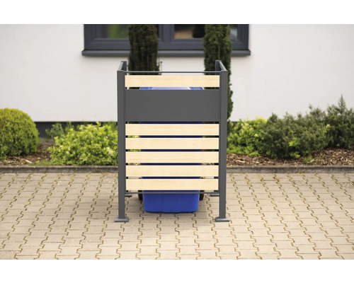 Kontejner na odpadky s dřevěnými lamelami pro zakrytí popelnice venku